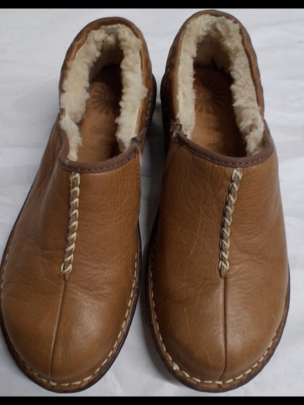 UGG Women's Bettey Clog Tan Leather Shearling-Lined Mules Size 8 Like New